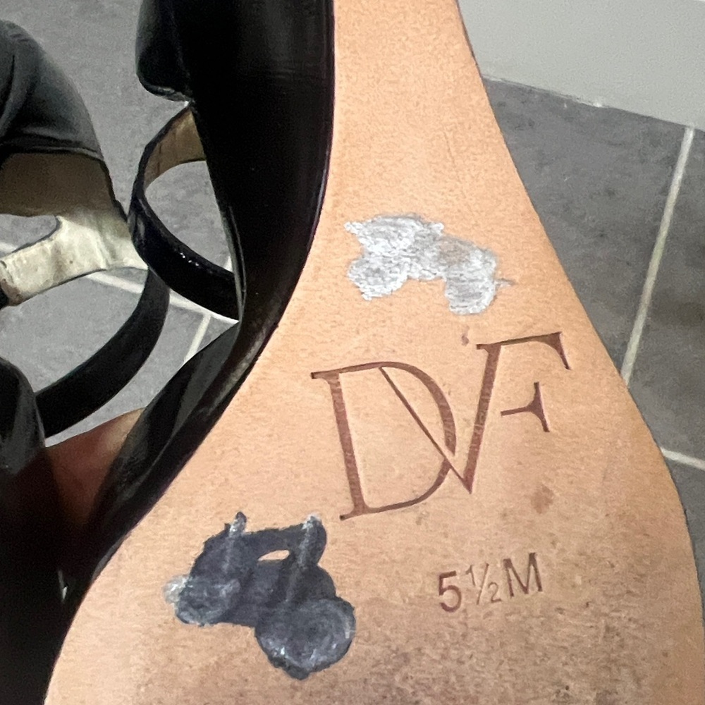 Diane Von Furstenberg women’s shoes Sz 5.5 Wedge Black Patent Ankle Wrap pointed - Picture 10 of 10